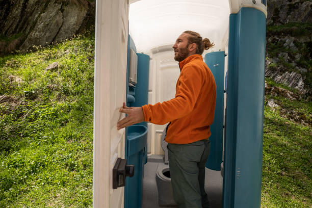 Best Temporary restroom rental  in Farmersville, CA